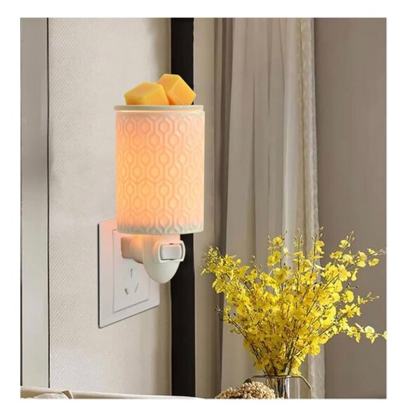 NIB Fragrance wax melter/warmer; plug-in with on/off switch - Picture 2 of 3